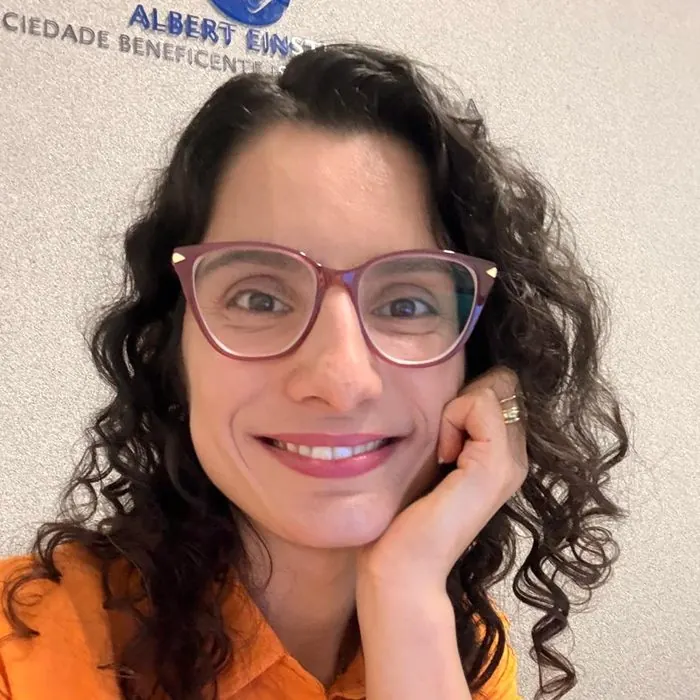 Dra. Lídia Milioli sorrindo